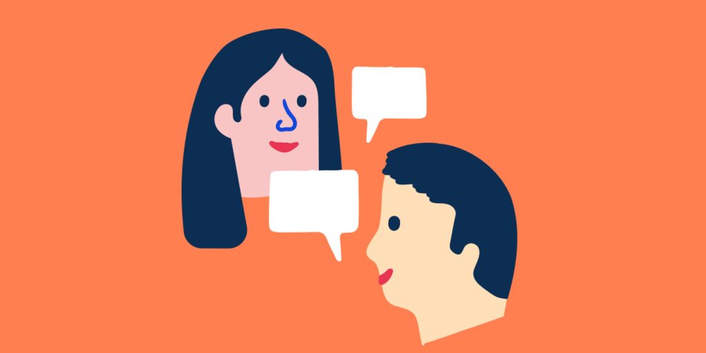 Två personer pratar med pratbubblor på en orange bakgrund.