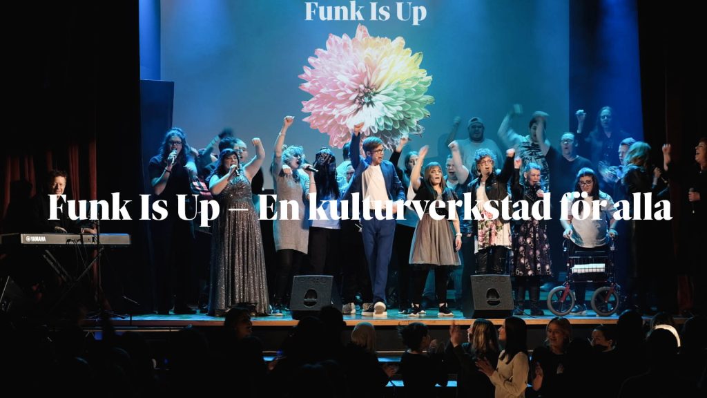 En mångsidig grupp uppträder på scenen under färgglada lampor, med texten "Funk Is Up" ovanför dem.