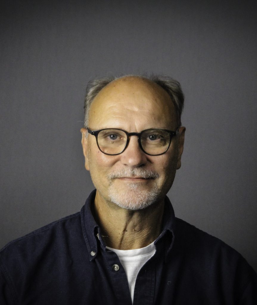 Danne Sahlberg med glasögon och en blå skjorta.