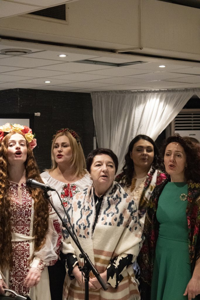 Kvinnor som sjunger i en kör