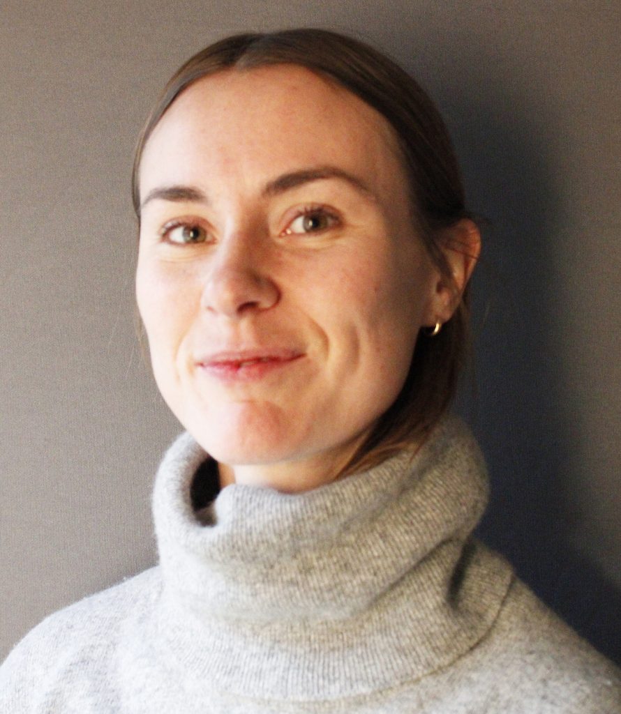 Porträtt på Moa Roos Svensson