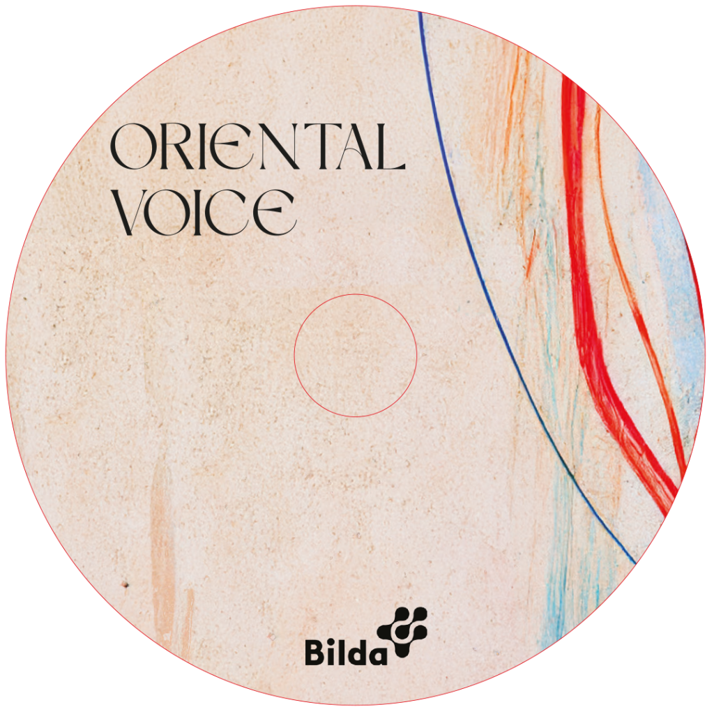 CD med texten "Oriental Voice" och "Bilda" tryckt på, med abstrakta röda och blå linjer på en beige bakgrund.