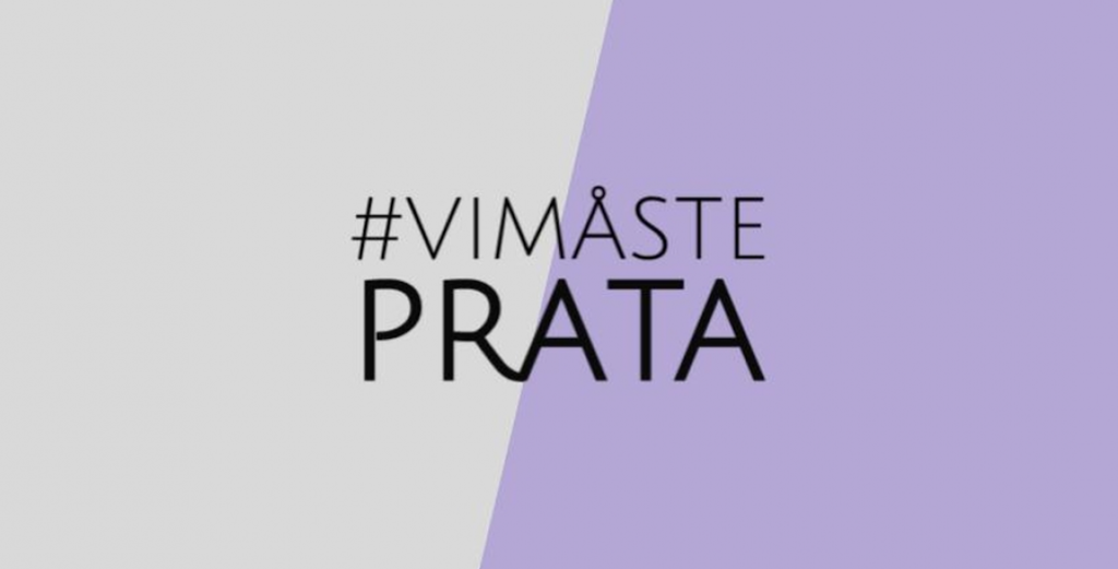 Texten "#VIMÅSTE PRATA" på en bakgrund som är diagonalt uppdelad i ljusgrå och ljuslila halvor.