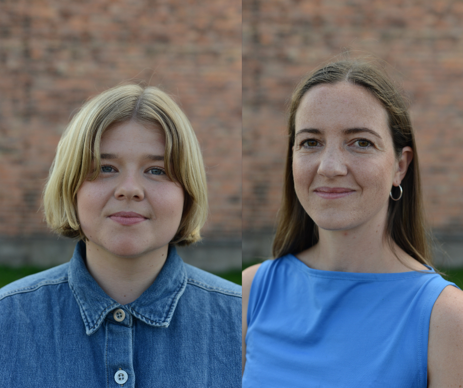 Två kvinnor står framför en tegelvägg, den ena i jeansskjorta och den andra i en blå ärmlös topp.