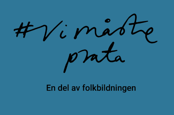 Blå bakgrund med handskriven text "#Vi måste prata" och tryckt text "En del av folkbildningen".