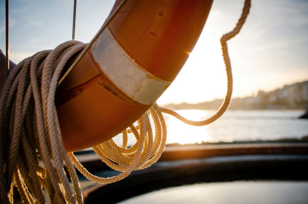 En närbild på en livboj.