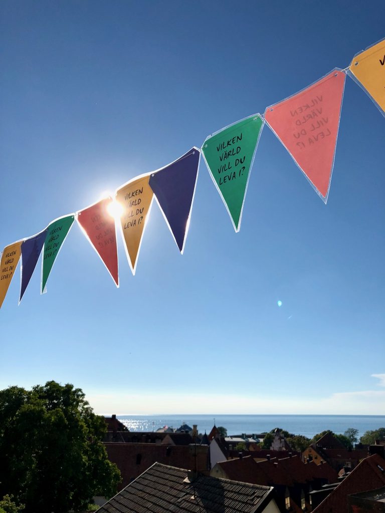 Flaggspel med budskap
Almedalen