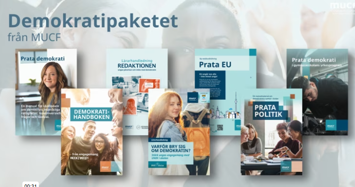En utställning av MUCF:s broschyrer "Demokratipaketet" om demokrati, politik och EU, med olika personer.