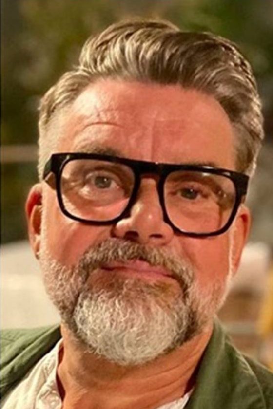 foto av en man med glasögon