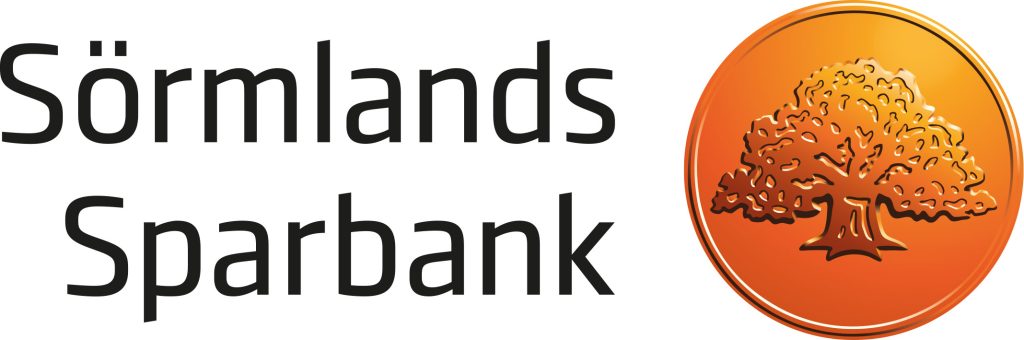 Sörmlands Sparbanks logotyp med text och ett orange mynt med ett träd.
