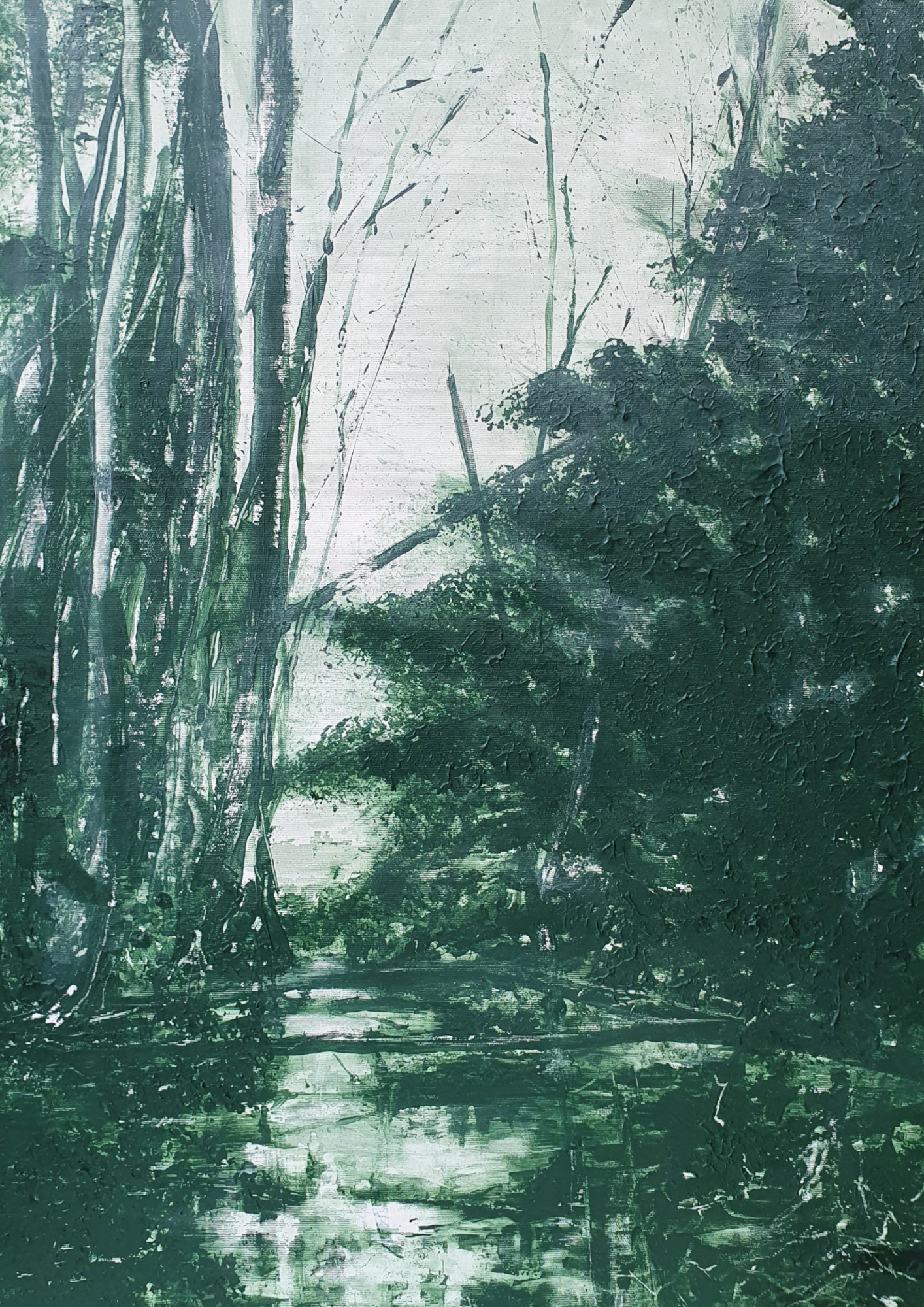 En texturerad målning av en tät grön skog med höga träd och en reflekterande vattenyta i förgrunden.