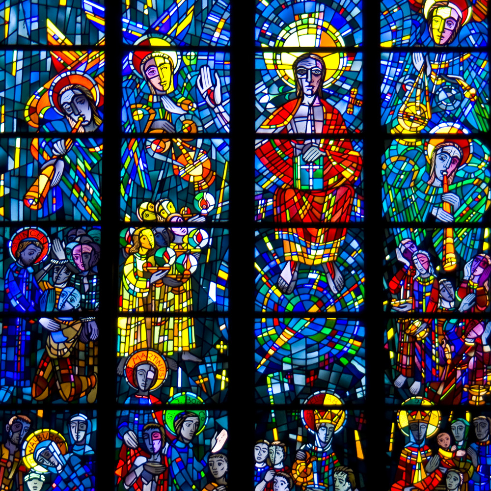  Målat fönster i kyrka