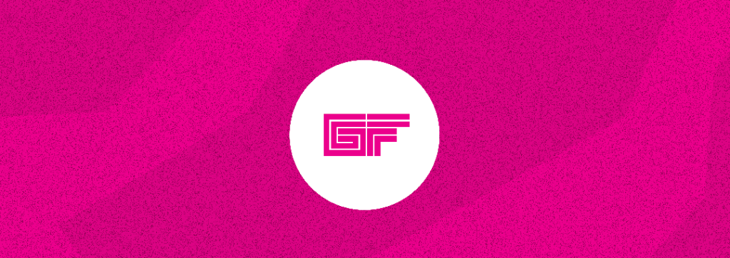 Geometrisk logotyp i magenta med stiliserade bokstäver i en vit cirkel på en ljusrosa texturerad bakgrund.