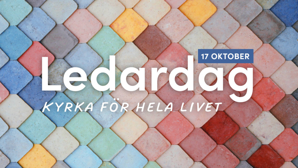 Färgglada fyrkantiga kakelplattor med vit text: ”Ledardag, Kyrka för hela livet, 17 oktober” längst upp.